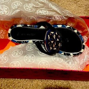 NEW IN BOX! Tory Burch sandals Enamel Miller vegan leather. Multi color